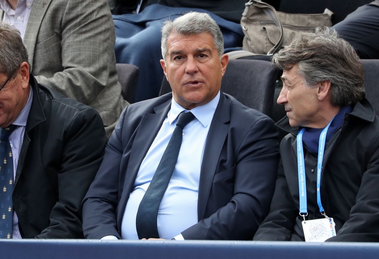 华体会-巴萨高层的权力游戏：梅西难回的“家”与拉波尔塔难承之“重”