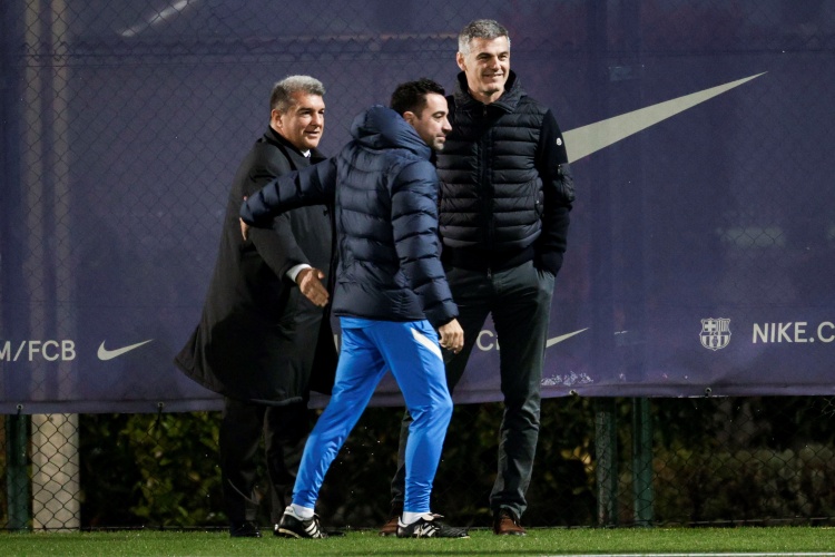 华体会-巴萨高层的权力游戏：梅西难回的“家”与拉波尔塔难承之“重”