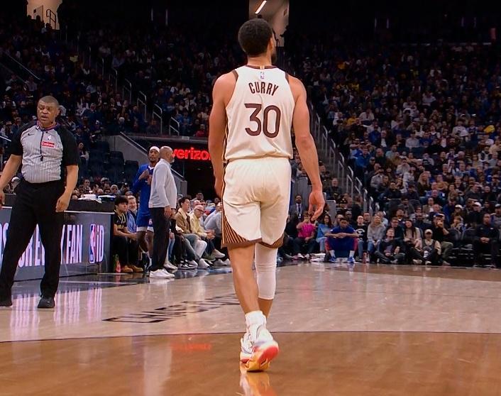 华体会体育公司-勇士官宣：库里右膝酸痛提前退赛 队记曝过去一周一直不适