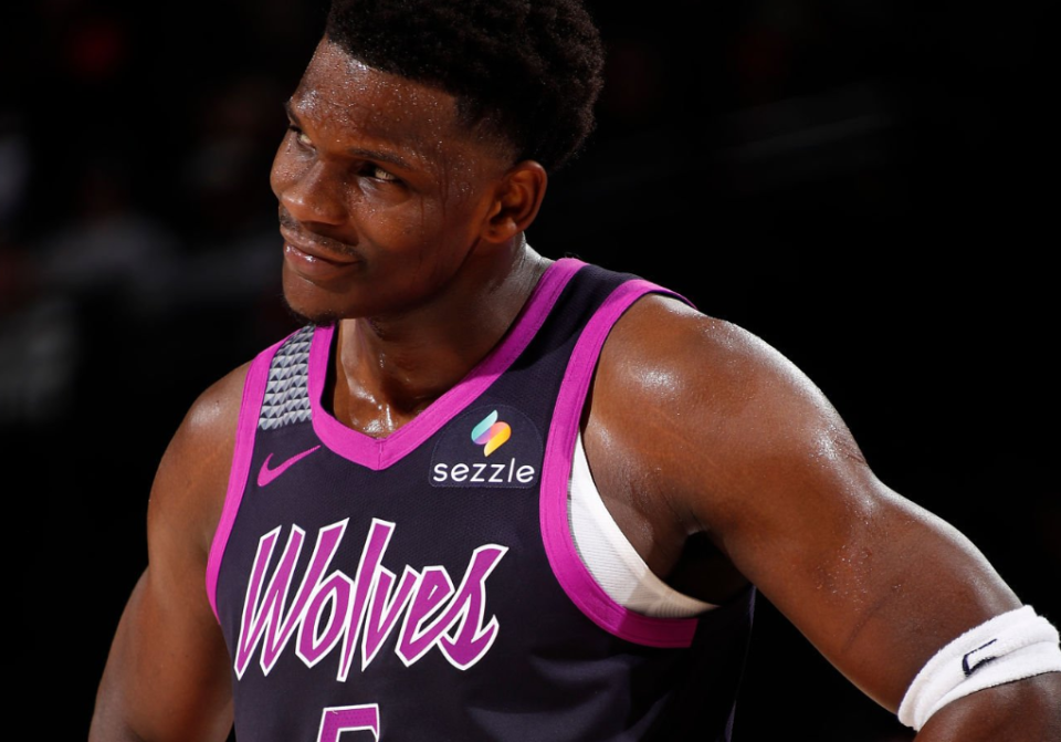 华体会直播公司-NBA官宣两张罚单：华子贝恩用力把球扔向观众席 各罚25000美元