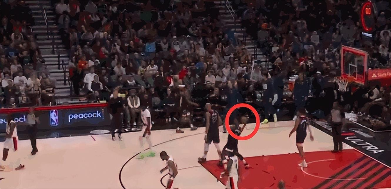 华体会直播公司-NBA官宣两张罚单：华子贝恩用力把球扔向观众席 各罚25000美元