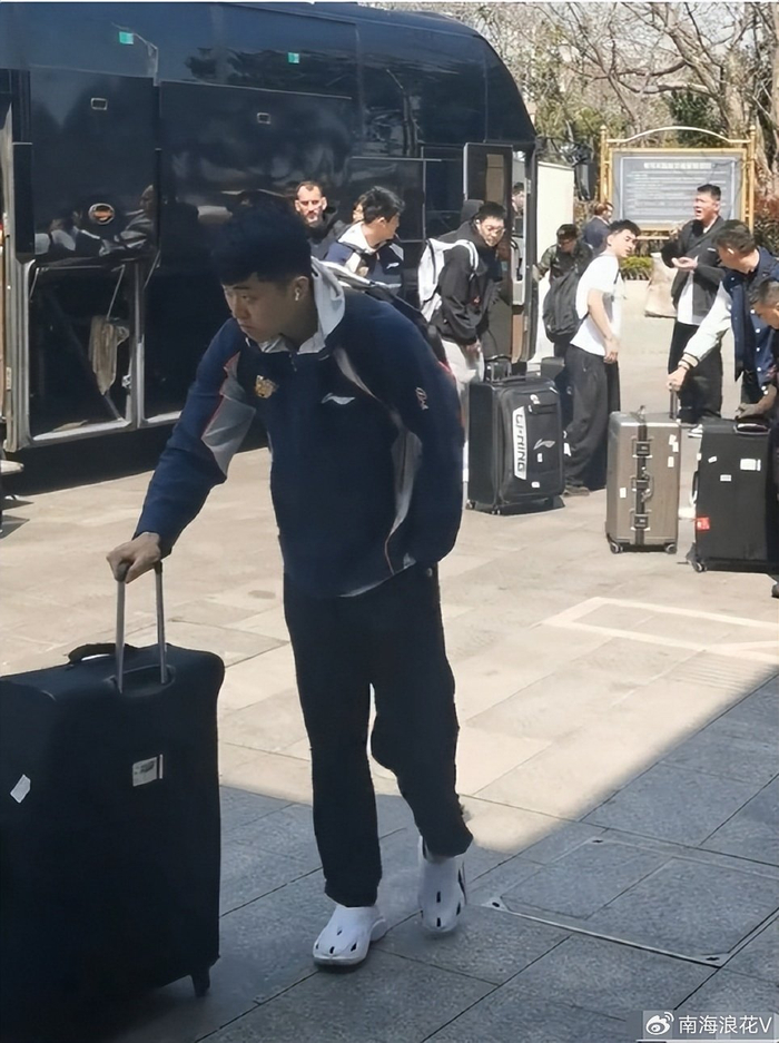 华体会赛事平台-难逃两连败？广东队出征青岛人人愁容满面，粤蜜：教练作妖就该惩罚|青岛市|杜锋|山东队|广东男篮|山东男篮_新浪新闻
